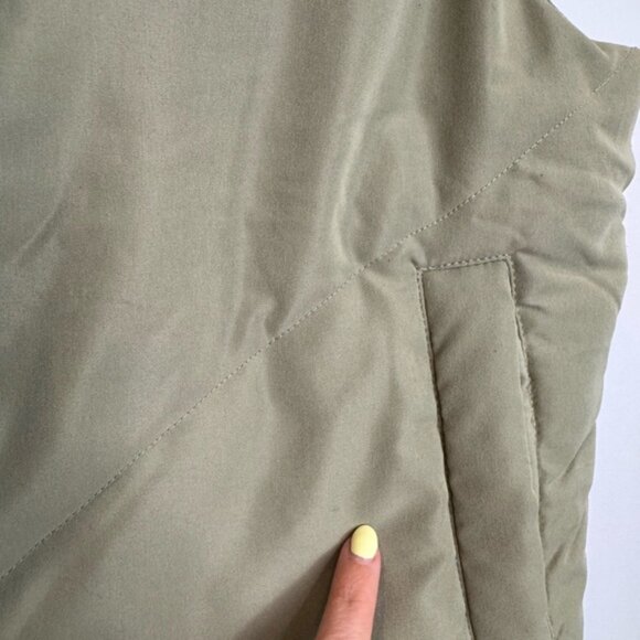 De Base Women's sage green boxy Puffer Vest size medium - Picture 5 of 10